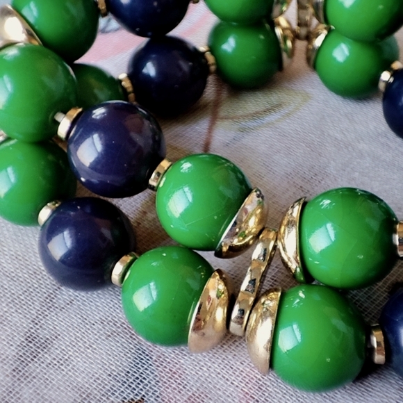 Navy Blue Kelly Green Gold Tone Bell Cap Stretch Acrylic Lucite Bracelet EUC - Picture 5 of 5